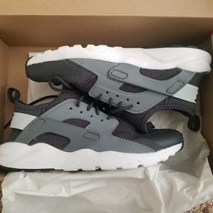 NIKE Huracha Run Ultra